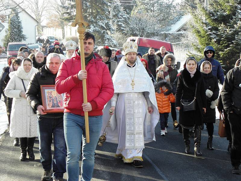 Křest páně se už posedmé uskutečnil v Těšově na Chebsku. Pravoslavní věřící tam podstoupili mrazivou koupel. Křest Páně připomíná událost, při níž byl Ježíš Kristus pokřtěn sv. Janem Křtitelem v řece Jordán. Svátkem Křtu Páně končí vánoční období a začíná