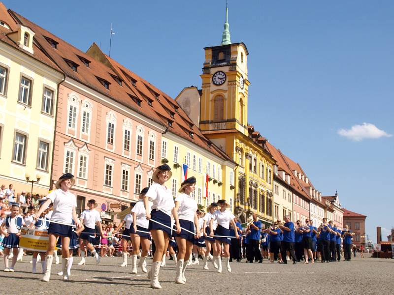 Zahájení 20. ročníku festivalu mládežnických dechových orchestrů a mažoretkových skupin FIJO 2012. 