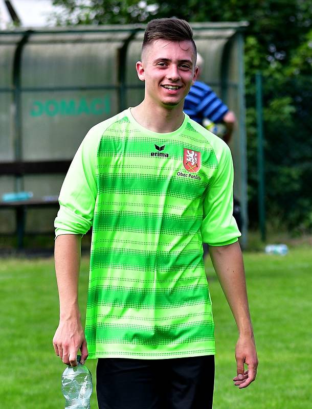 Sigi team v benefičním utkání pokořil Potůčky v poměru 10:4.