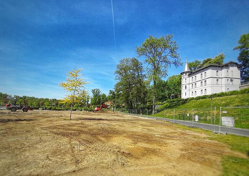 Na levém břehu Krajinky v Chebu roste jeden z nejmodernějších skateparků v České republice.