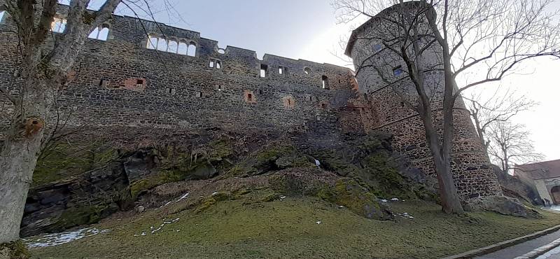 Centrum Chebu je mimořádně dobře zachované, včetně půdorysu, náměstí a zbytků hradeb, a je tedy právem městskou památkovou rezervací.