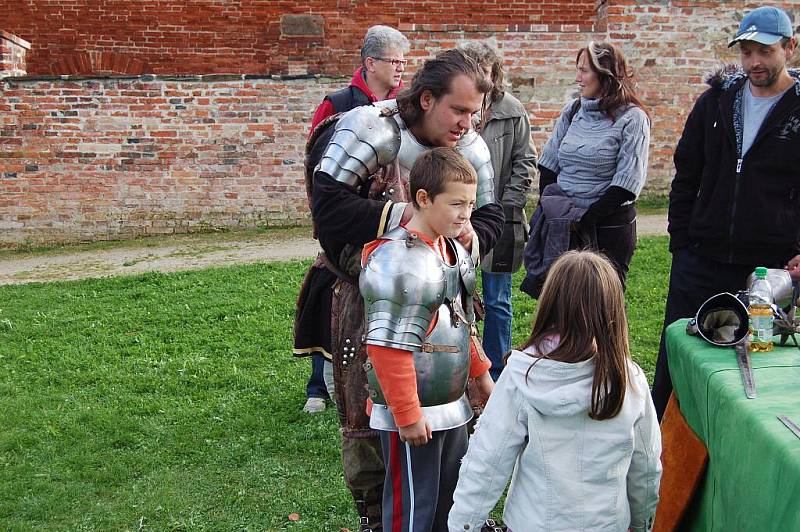 Nádvoří Chebského hradu uplynulý víkend oživily davy návštěvníků z celého okolí