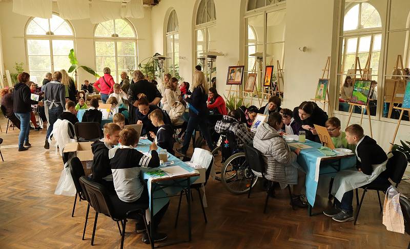 Ústy malovali na festivalu v Mariánských Lázních, tvorbu si mohli vyzkoušet i návštěvníci.