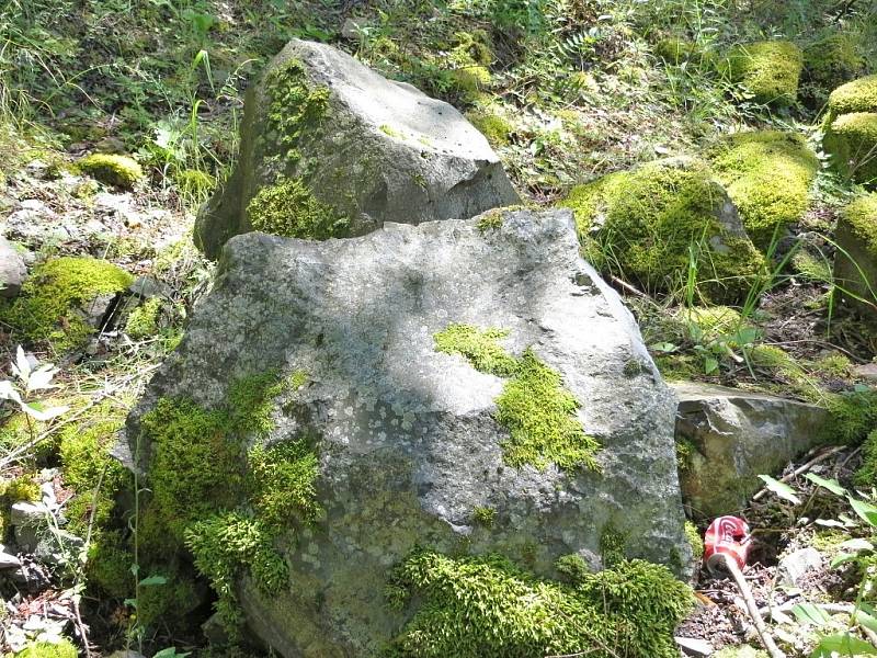 DESET MILIONŮ STARÝ vulkán Podhorní vrch nabízí i dnes neuvěřitelný rozhled do krajiny. Tento přírodní útvar se nachází nedaleko nově nalezené sopky u obce Rájov. Ta však dnes již není běžným pohledem zřetelná.