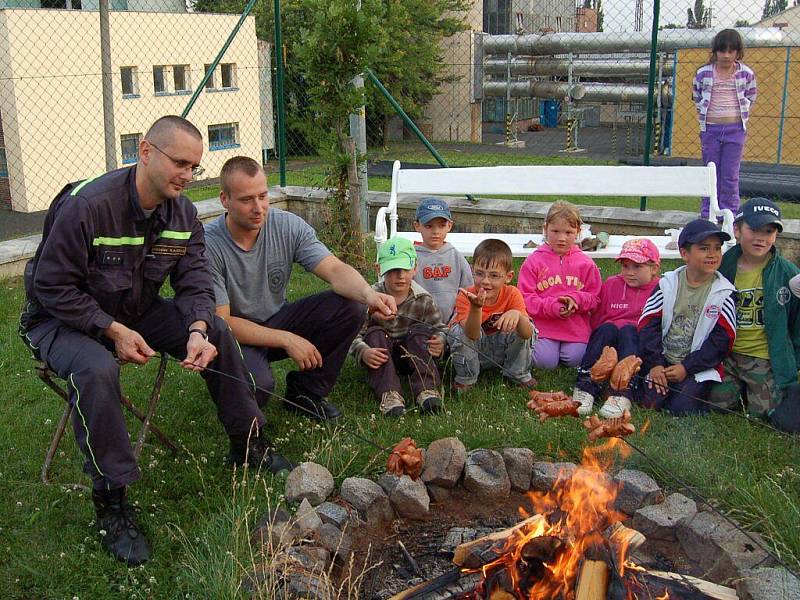 Předškoláci z Lázní Kynžvartu nocovali v mariánskolázeňské hasičské zbrojnici