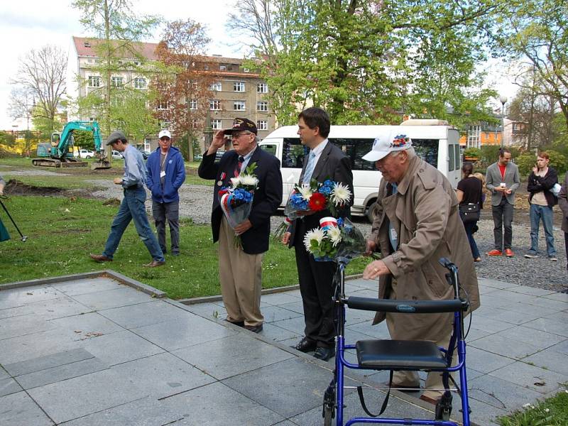 Američtí veteráni 97. pěší divize navštívili po pěti letech místa, kde bojovali.