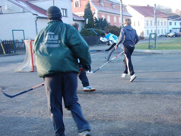 Milíkovští hokejisté přivítali nový rok tradičním utkáním.