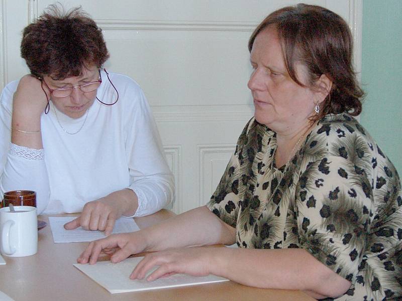 Slabozrací a nevidomí mají na Chebsku málo šancí na získání práce, říká Božena Hrazdilová (na snímku).