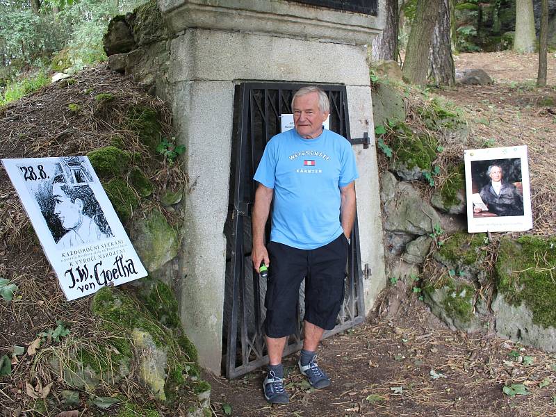 Během sobotního odpoledne se mohli lidé výjimečně podívat do útrob nové štoly pod vyhaslou Komorní hůrkou.