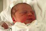 NIKOL CINÍKOVÁ se narodila ve čtrtek 28. května ve 12.30 hodin. Při narození vážila 2820 gramů a měřila 48 centimetrů. Na maminku Štěpánku a malou Nikolku se už doma v Chebu těší tatínek Roman.  