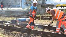 Rekonstrukce chebského nádraží začala v roce 2018. Letos v létě chce Správa železnic mít stavební práce hotové.