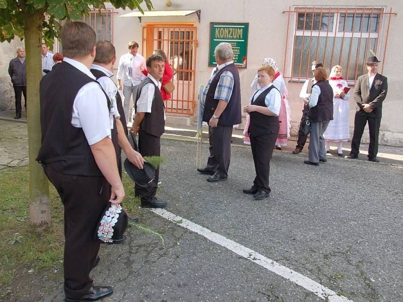 Ukázky hasičské techniky, spanilá jízda traktorů anebo slavnostní průvod městem. To vše bylo součástí letošních velkolepých Slavností města Skalná na Chebsku. 