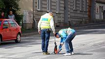 POLICISTÉ ZJIŠŤOVALI, jak se stala nehoda na křižovatce chebských ulic Valdštejnova a Evropská vloni v červenci.