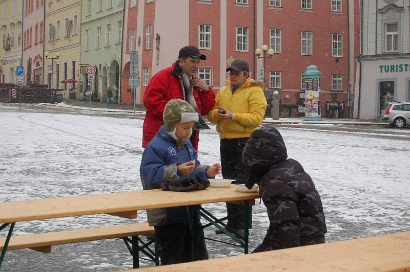 Na podporu Tříkrálové sbírky se podávala skvělá bramboračka.