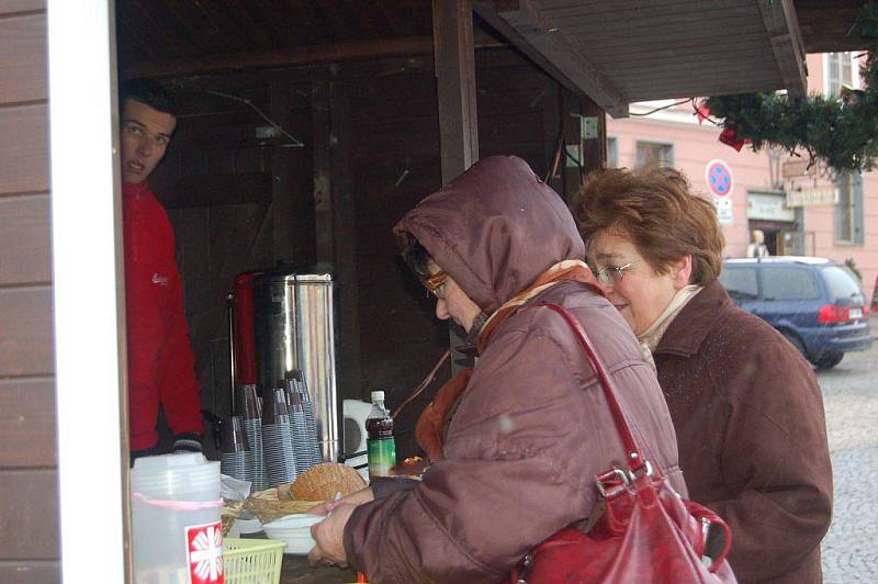 Na podporu Tříkrálové sbírky se podávala skvělá bramboračka.