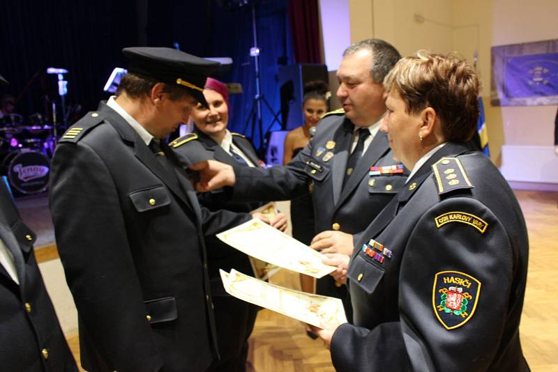 Ve velkém duchu se nesly oslavy 135. lety od založení Sboru dobrovolných hasičů v Boru u Karlových Varů. Součástí bylo i vysvěcení zbrusu nového praporu v kostele svaté Máří Magdalény.