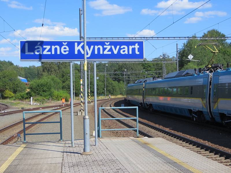 V Lázních Kynžvartu ve středu odpoledne vykolejil vlak.