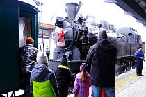 Mikulášský parní vlak dovedla do Mariánských Lázní syčící Všudybylka