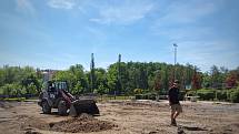 Na levém břehu Krajinky v Chebu roste jeden z nejmodernějších skateparků v České republice.