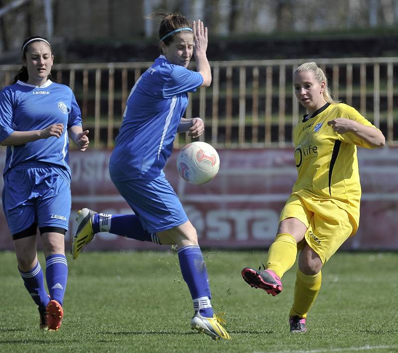 Fotbalistky Hvězdy Cheb pokračují v kvalitních výkonech na jaře a počtvrté za sebou zvítězily. Na stadionu Lokomotivy porazily celek Postoloprt 7:2