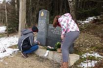 Žáci uctili památku