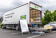 Nábytkářský gigant IKEA zamířil do Chebu. Milovníci švédského vybavení bytů a domů se ale nedočkají obchodního domu, kde se nabízejí například i oblíbené masové kuličky.