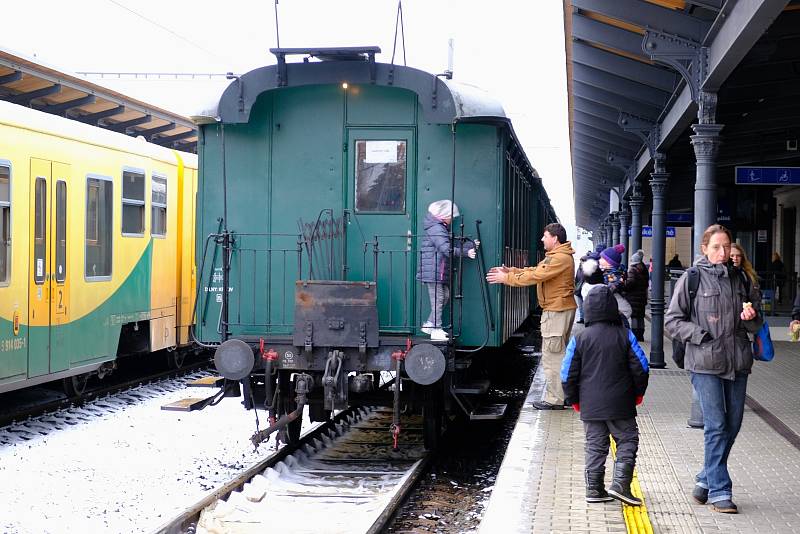 Mikulášský parní vlak dovedla do Mariánských Lázní syčící Všudybylka