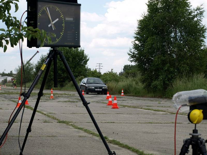 Nultý ročník Chebského slalomu se uskutečnil na letišti