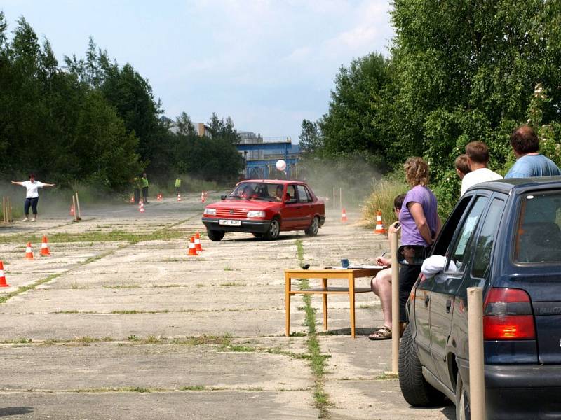 Nultý ročník Chebského slalomu se uskutečnil na letišti