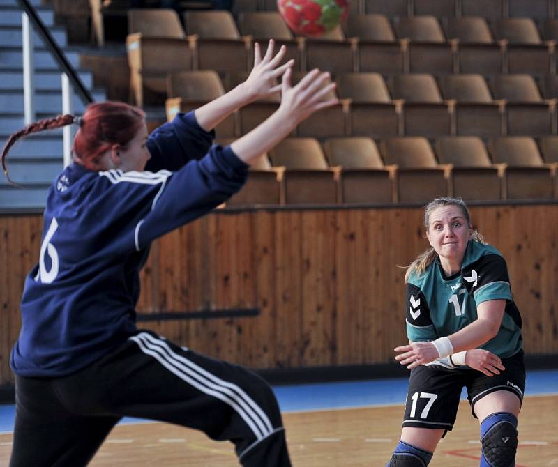 Házenkářky Lokomotivy Cheb porazily doma Pardubice ve druholigovém duelu