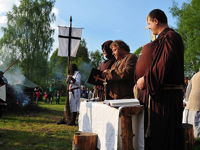 Čarodějky se vydaly napříč Mokřinami.