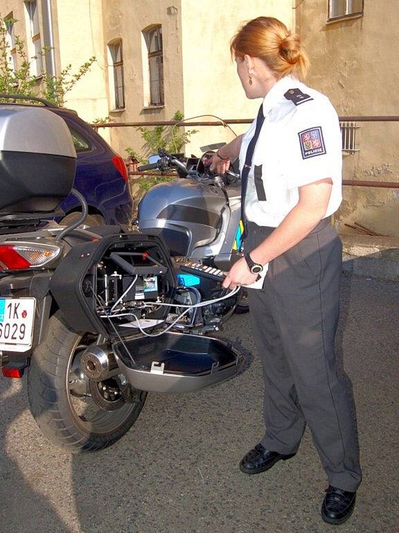 Nový chebský policejní motocykl Yamaha s radarem a nímacím zařízením