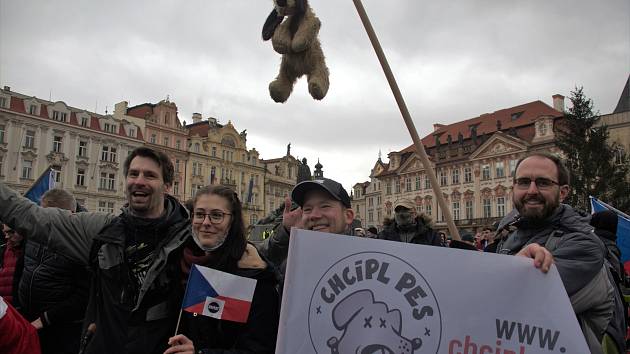 Fotografky ze západu Čech zachytily atmosféru protestů na Staroměstském náměstí