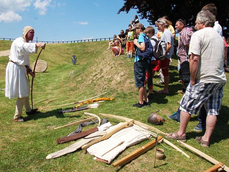 Chebský hrad poprvé oživily středověké slavnosti. 