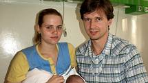 JAN HRUŠKA z Chebu se narodil v pondělí 10. listopadu v 9.30 hodin. Při narození vážil 3720 gramů a měřil 53 centimetrů. Tatínek Jan byl pro maminku Karin velkou oporou při rychlém příchodu synka Honzíka na svět.