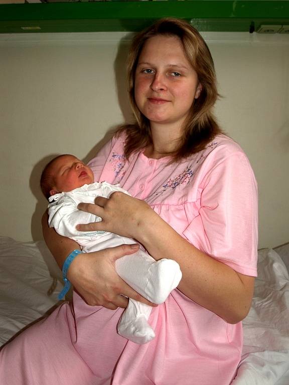 JULIE ZOLOTAROVÁ přišla na svět v chebské porodnici v úterý 11. listopadu v 10.09 hodin. Při narození vážila 3750 gramů a měřila 53 centimetrů. V Kynšperku se na maminku Martinu těší, šestiletý Ondrášek a tatínek Petr.