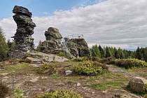 Přírodní památka Vysoký kámen (Hoher Stein), patřící pod ves Kámen.