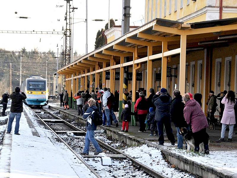 Český rychlovlak Pendolino dorazil poprvé na Františkolázeňské nádraží.