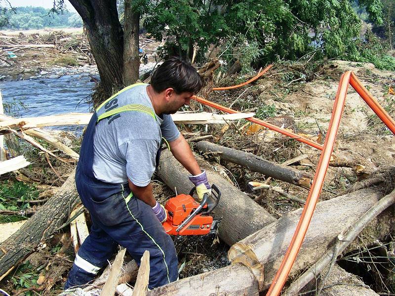 Milíkovští hasiči v roce 2010 pomáhali při povodních na Liberecku.