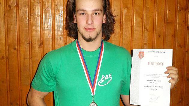 Tomáš Skala se stříbrnou medailí a diplomem  za druhé místo z mistrosvtví České republiky.   