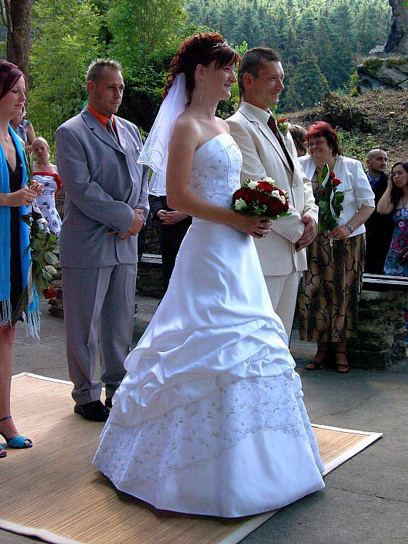 V Podhradí na Ašsku se po dlouhých 63 letech konala svatba.