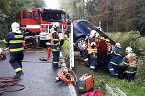 Vážná dopravní nehoda zcela uzavřela provoz na silnici z Lubů směrem na státní hranici.