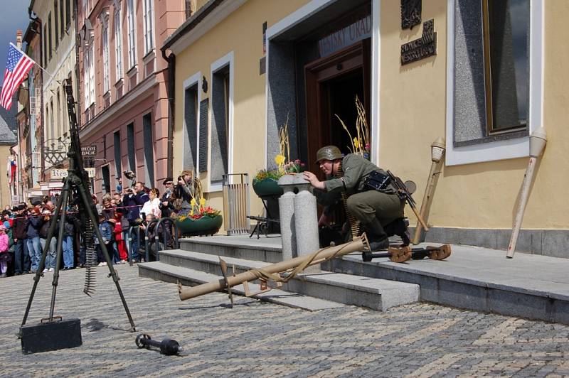 Chebané oslavili osvobození opravdu ve velkém stylu