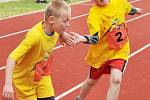 Na hřišti základní školy ve Františkových Lázních se běžela Maratonská štafeta.