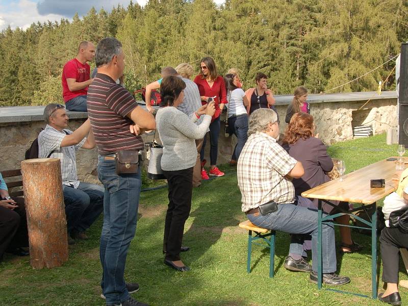 Víkend na hradě Seeberg byl ve znamení 740. výročí a vína.