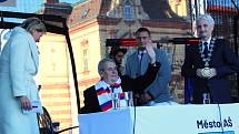 Miloš Zeman se už podruhé setkal s občany města Aše.  Nyní na zdejším Poštovním náměstí.