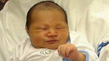 BAO SON NGUYEN, chlapeček, přišel na svět v pondělí 27. dubna v 12.36 hodin. Narodil se s váhou 3670 gramů a mírou 50 centimetrů. Maminka Hang se už těší, až bude se synkem doma v Chebu. 