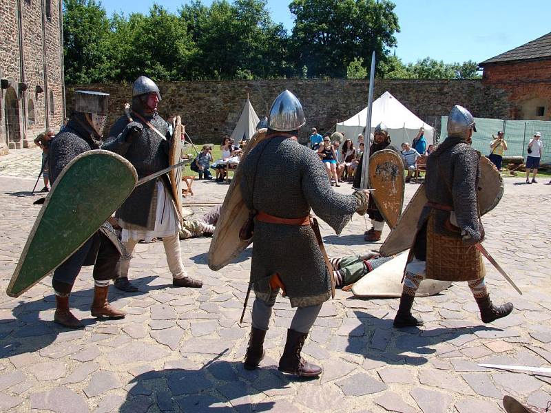 Chebský hrad poprvé oživily středověké slavnosti. 