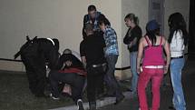 U RESTAURACE v chebské Krátké ulici zachraňovali strážníci život mladíkovi s astmatických záchvatem. 