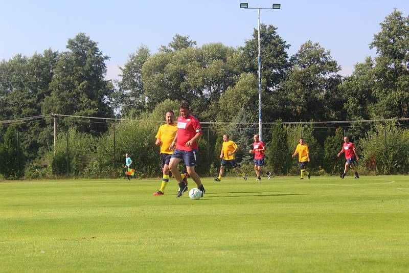 V Dolním Žandově oslavovali fotbalisté třicetileté výročí postupu.